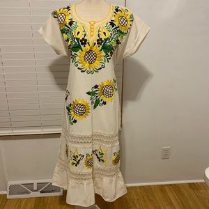 Handmade embroidered Mexican dress 👗 (new)